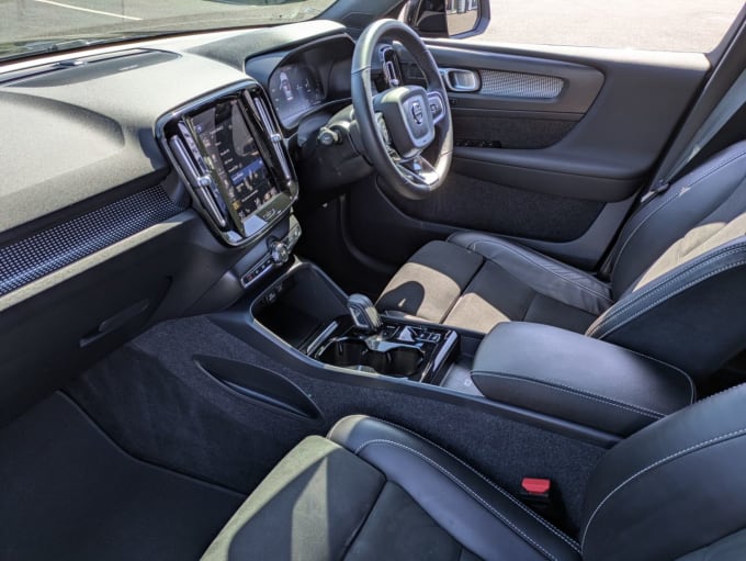 2025 Volvo Xc40