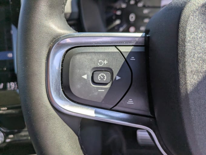 2025 Volvo Xc40