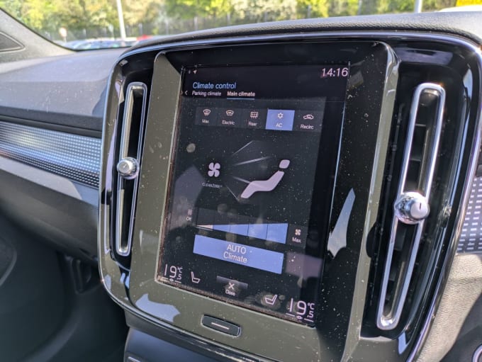 2025 Volvo Xc40