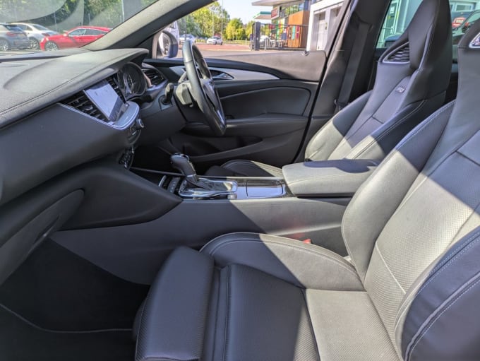 2025 Vauxhall Insignia