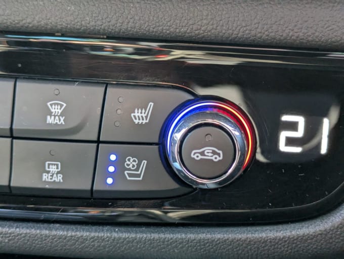 2025 Vauxhall Insignia