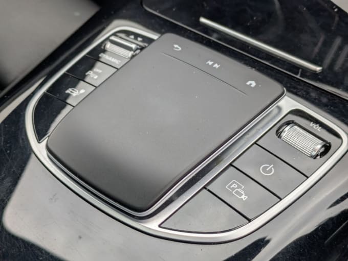 2022 Mercedes-benz Eqc