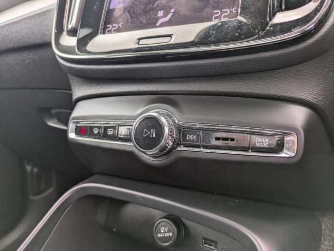 2025 Volvo Xc40