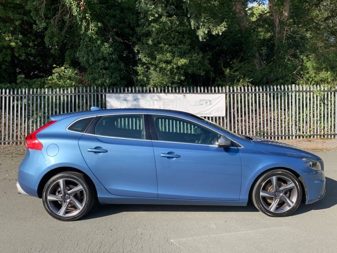 2024 Volvo V40