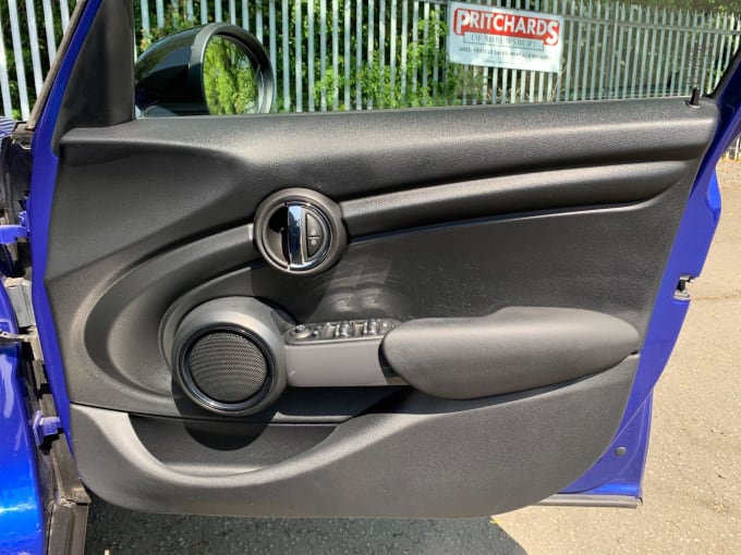 2025 Mini Hatch