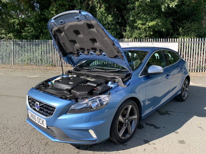 2024 Volvo V40