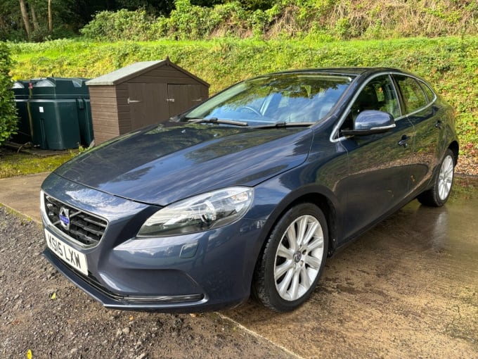 2025 Volvo V40