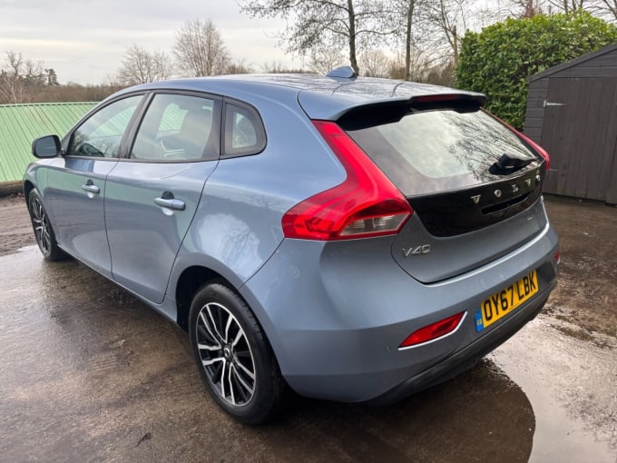 2025 Volvo V40