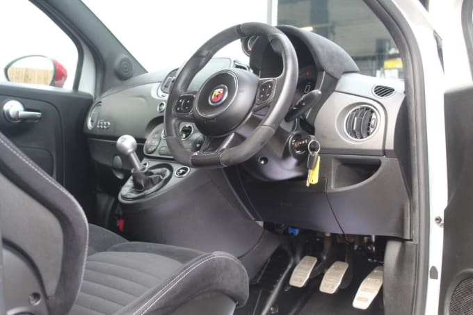 2025 Abarth 595