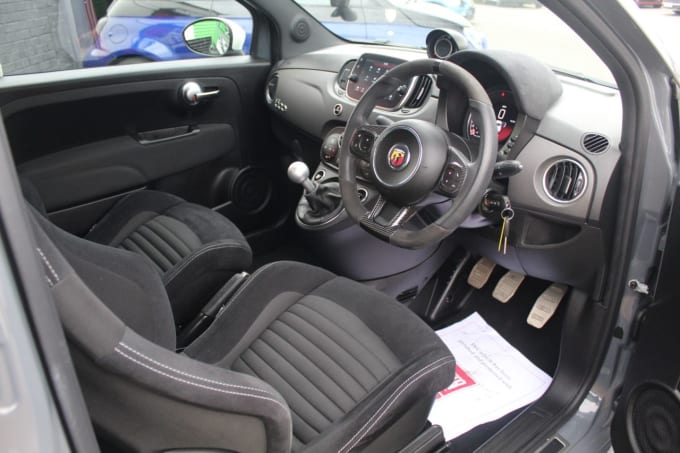 2025 Abarth 595