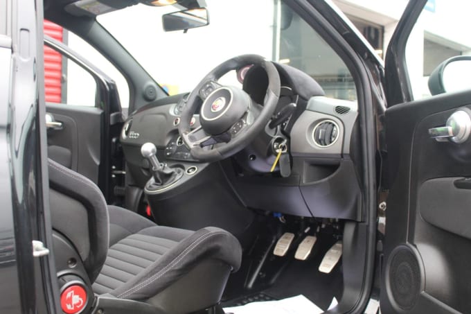 2025 Abarth 595c