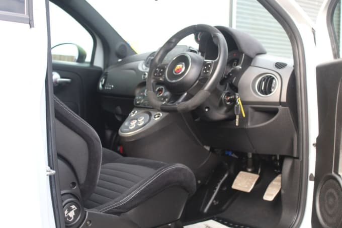 2025 Abarth 595