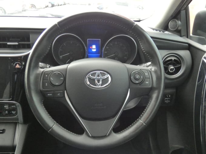 2016 Toyota Auris