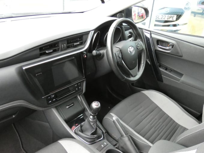 2016 Toyota Auris