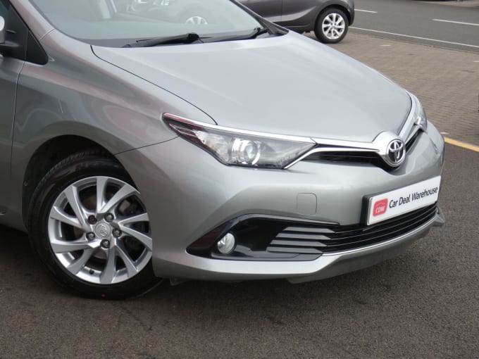 2016 Toyota Auris