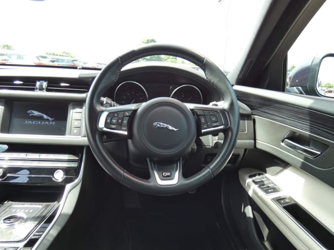 2016 Jaguar Xf