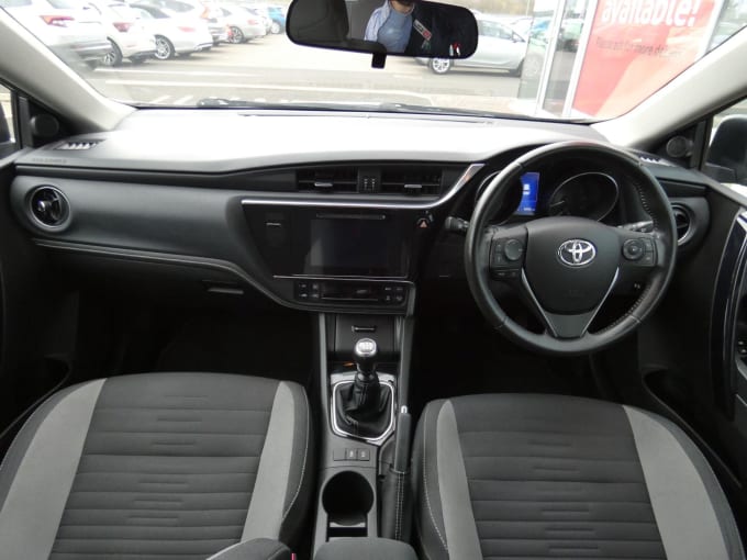 2016 Toyota Auris