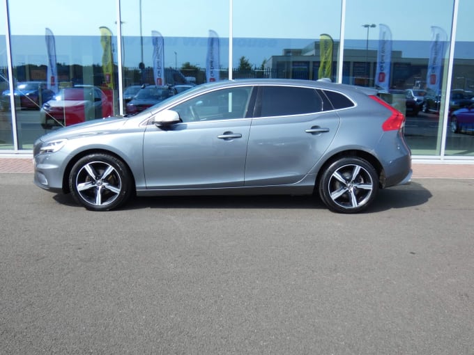 2019 Volvo V40