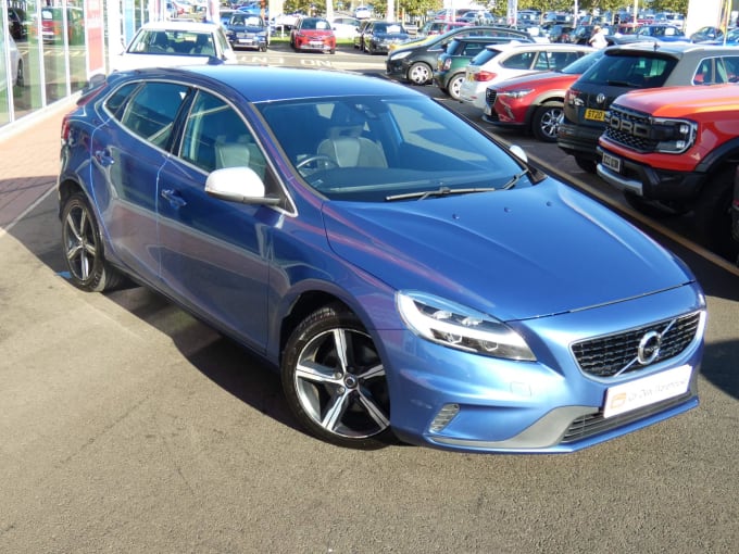 2017 Volvo V40