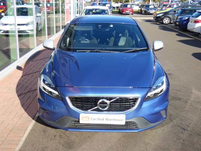 2017 Volvo V40