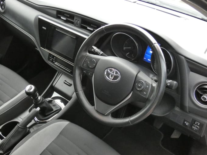 2016 Toyota Auris