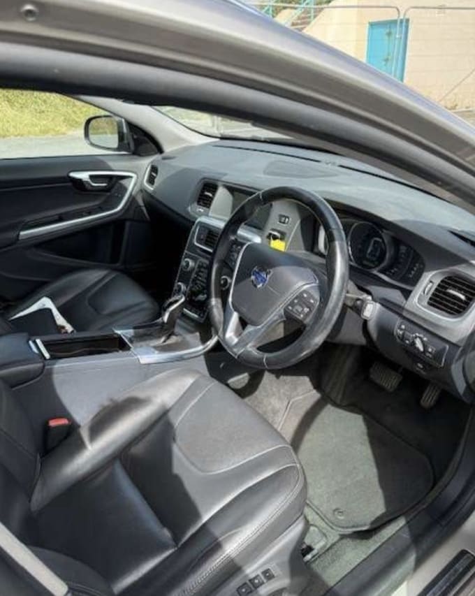 2025 Volvo V60