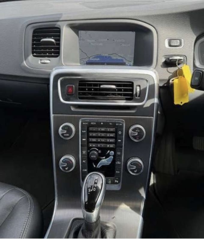 2025 Volvo V60