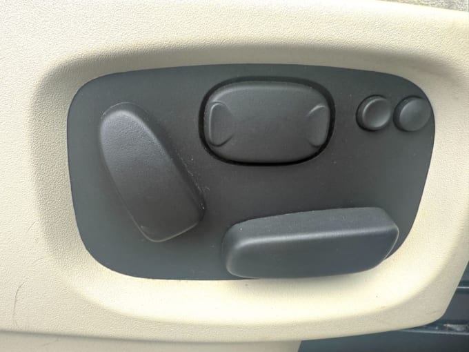 2025 Land Rover Discovery 4