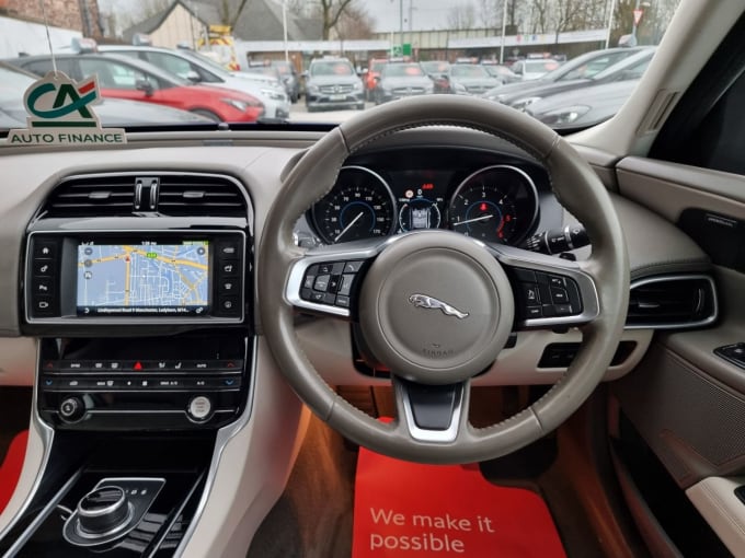 2025 Jaguar Xe