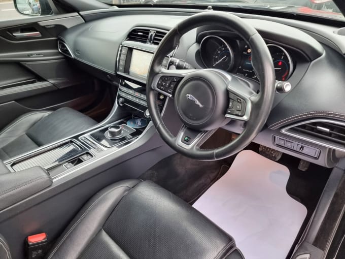 2025 Jaguar Xe