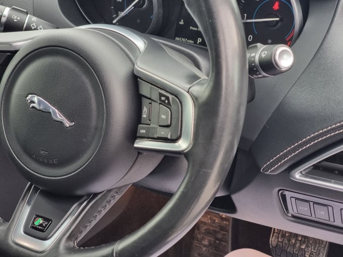 2025 Jaguar Xe