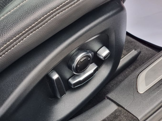 2025 Jaguar Xe