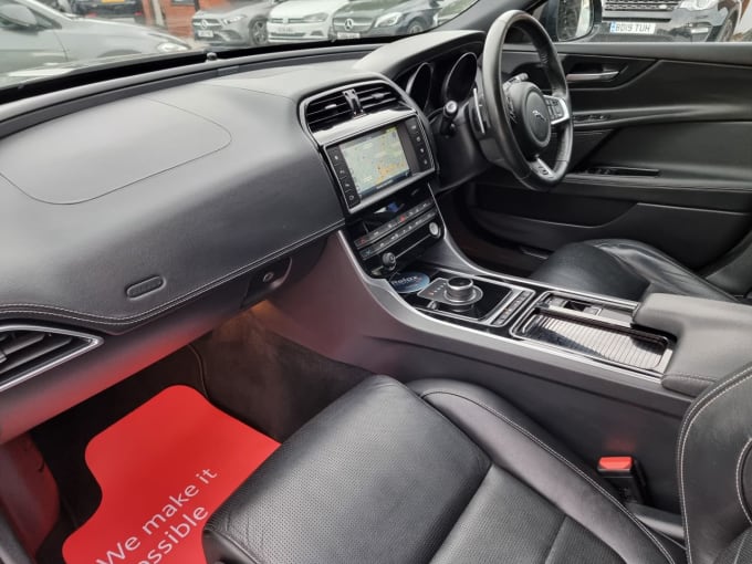 2025 Jaguar Xe