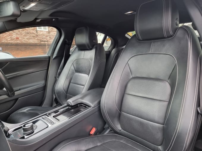 2025 Jaguar Xe