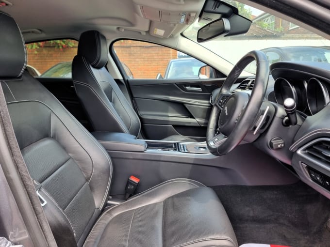 2025 Jaguar Xe