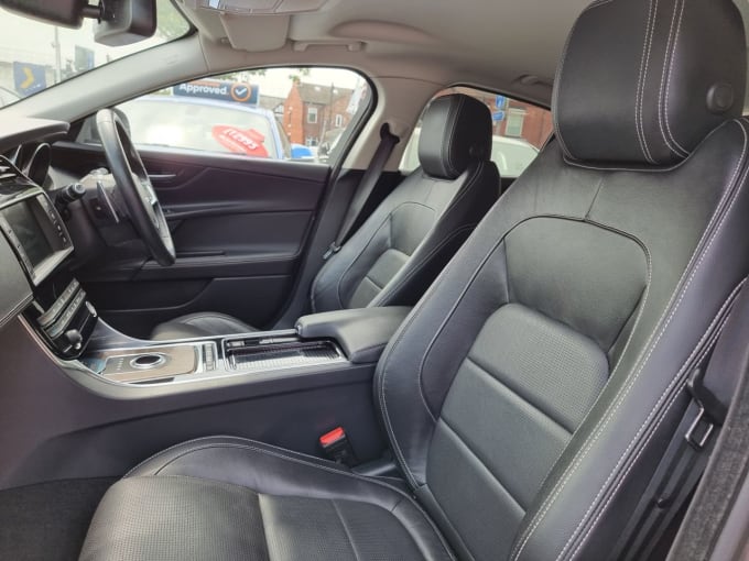 2025 Jaguar Xe