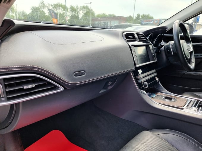 2025 Jaguar Xe