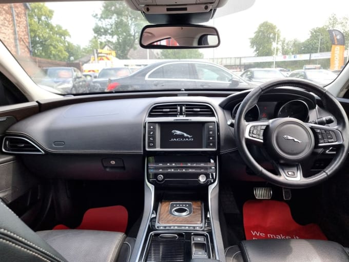 2025 Jaguar Xe