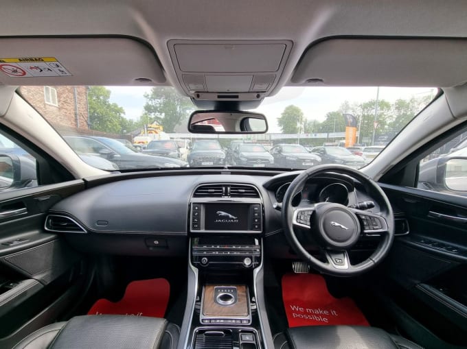 2025 Jaguar Xe