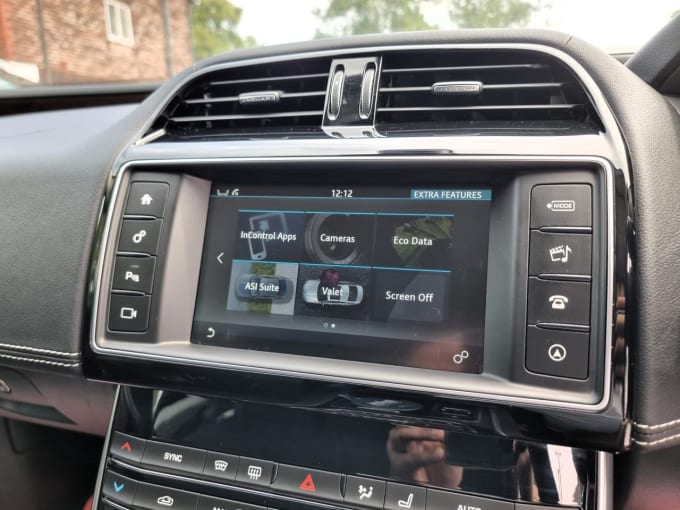 2025 Jaguar Xe