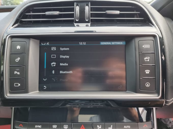2025 Jaguar Xe