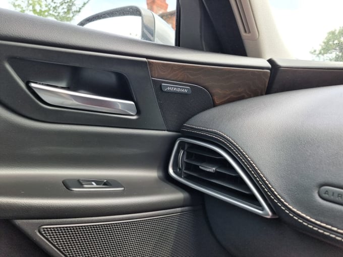 2025 Jaguar Xe