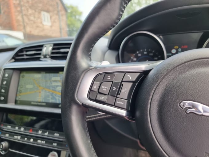 2025 Jaguar Xe