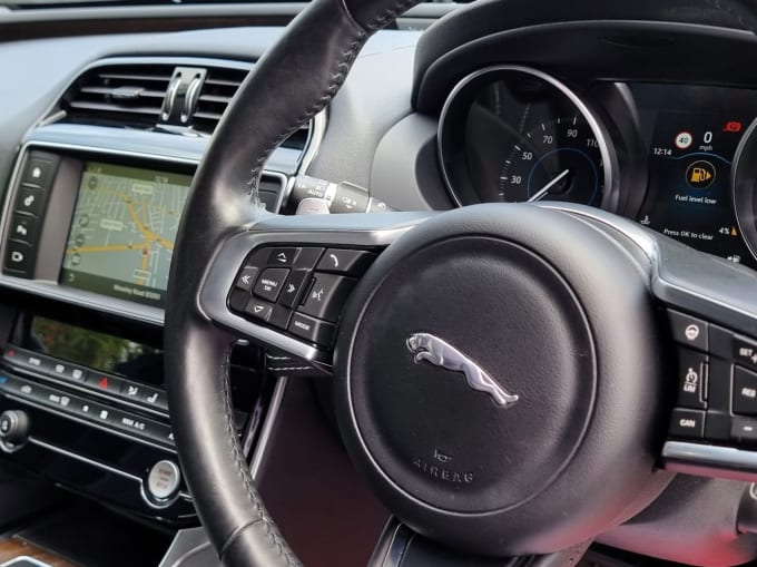 2025 Jaguar Xe