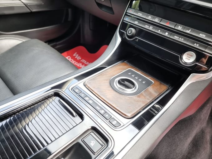 2025 Jaguar Xe