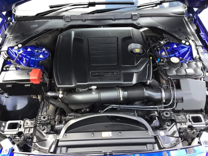 2025 Jaguar Xe