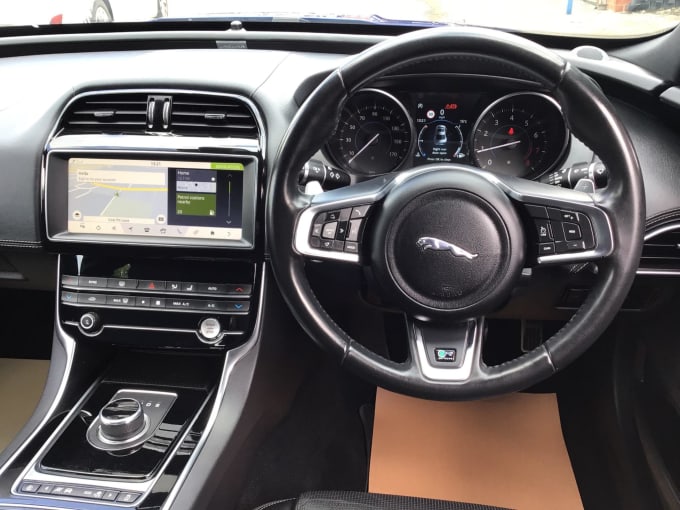 2025 Jaguar Xe