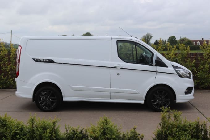 2025 Ford Transit Custom