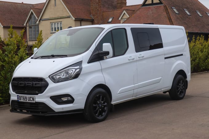 2025 Ford Transit Custom