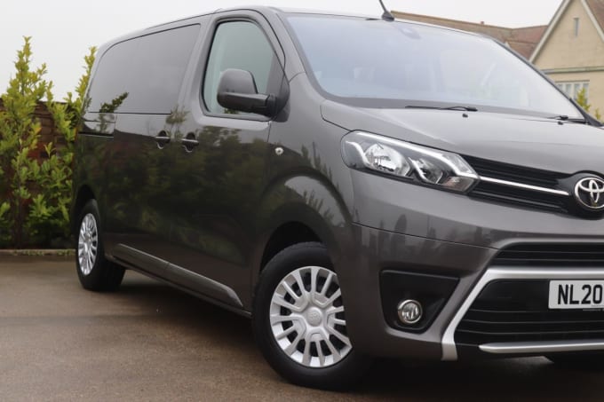 2025 Toyota Proace Verso